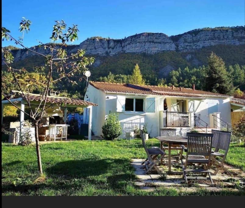 La Maison Des Pins Saint-Julien-du-Verdon Exterior foto