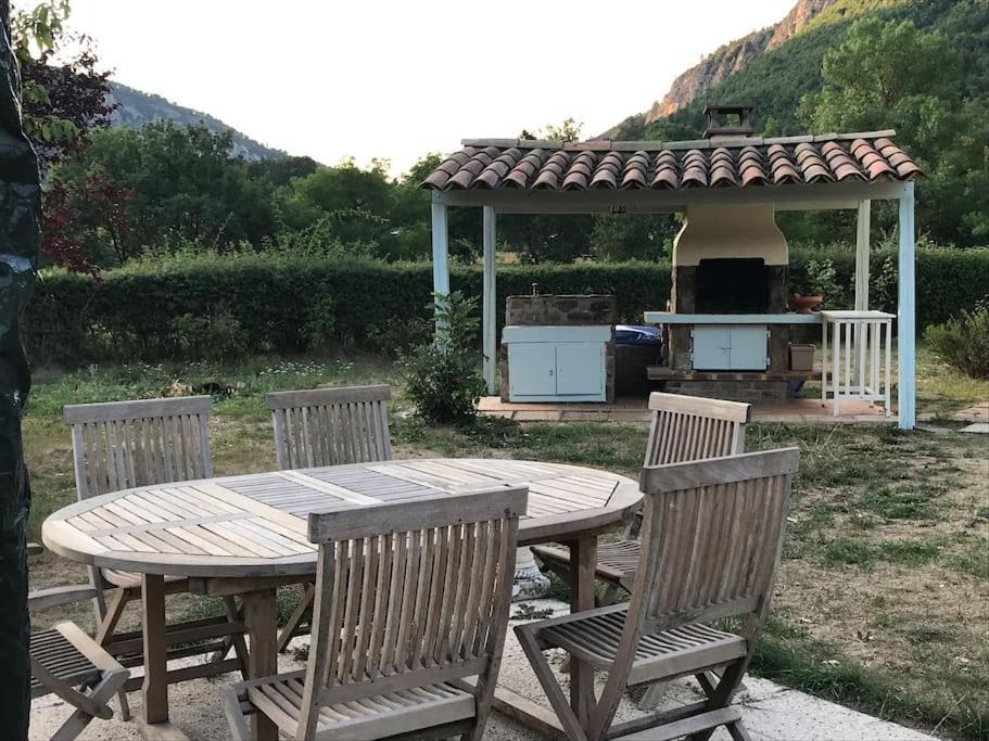 La Maison Des Pins Saint-Julien-du-Verdon Exterior foto